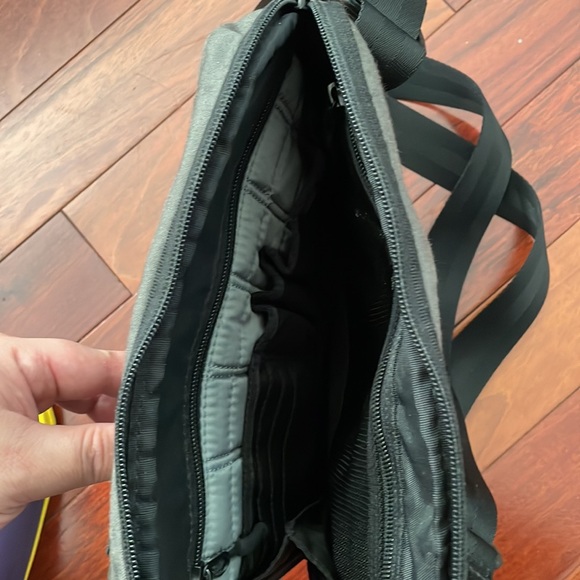 Tumi Tech side bag - Picture 6 of 6